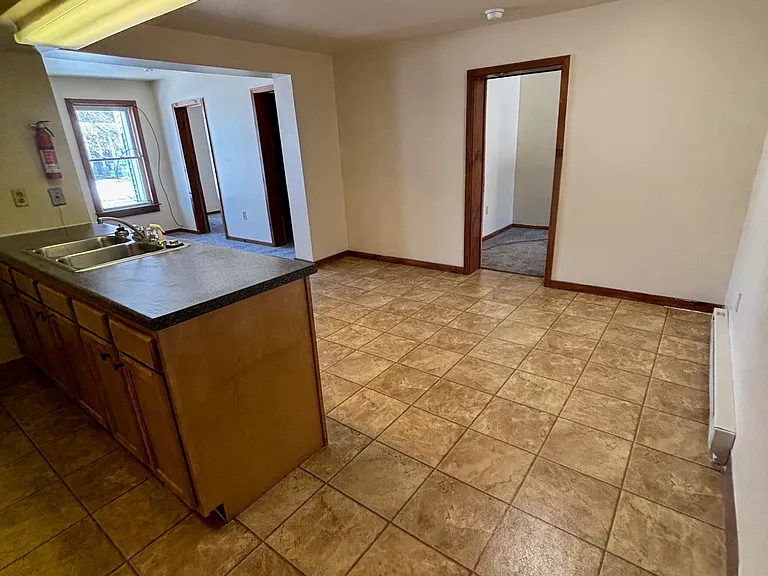 72 Oak St — Photo 2