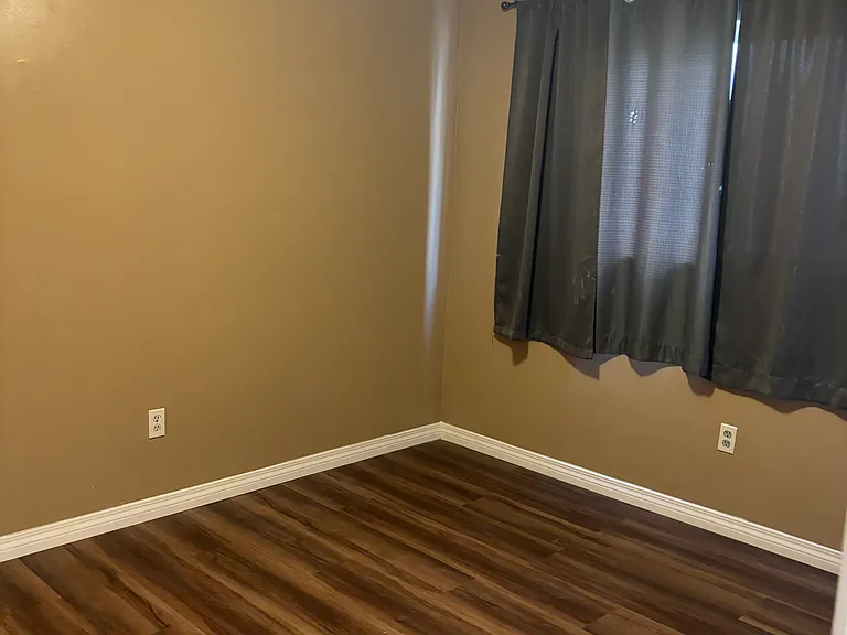 6829 Flora Ave #E — Photo 17