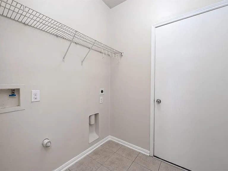 927 Hannah Falls Ln — Photo 18