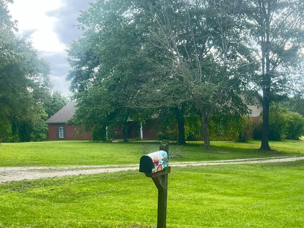 191 Hunter Rd, Thaxton, MS 38871