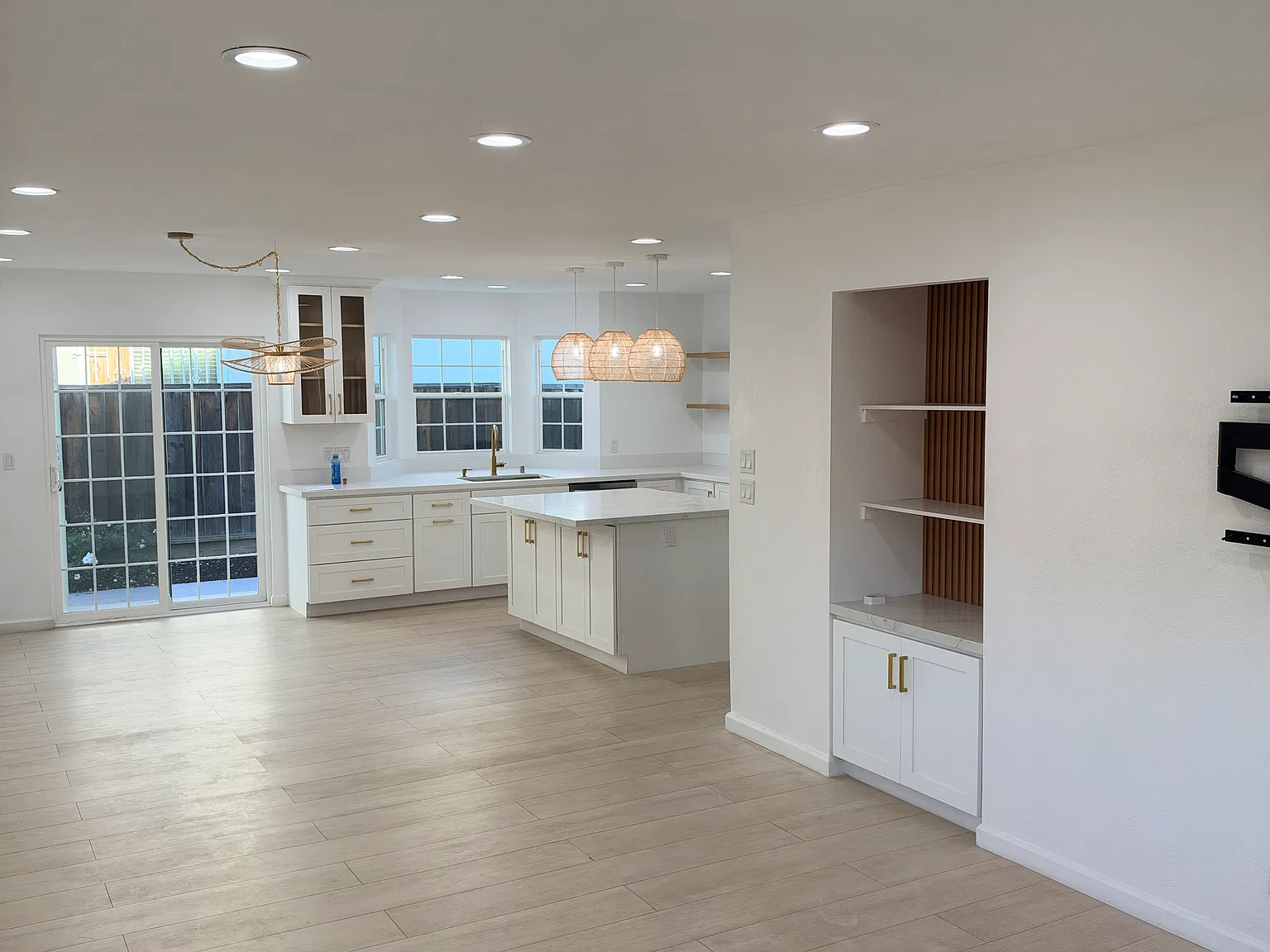 3 bed, 1269 sqft, $4,600 — Photo 2