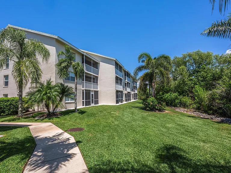 28871 Bermuda Lago Ct — Photo 34