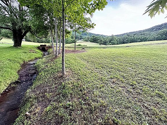 3rd image of 91 Sunny Ln