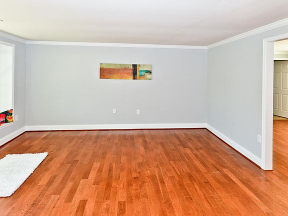 5th image of 12719 Country Ln