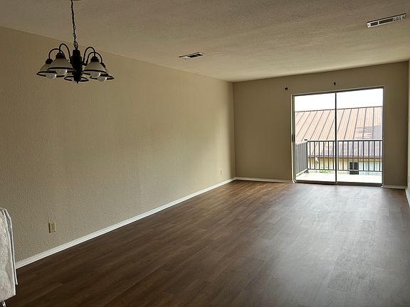 Great Room with Balcony