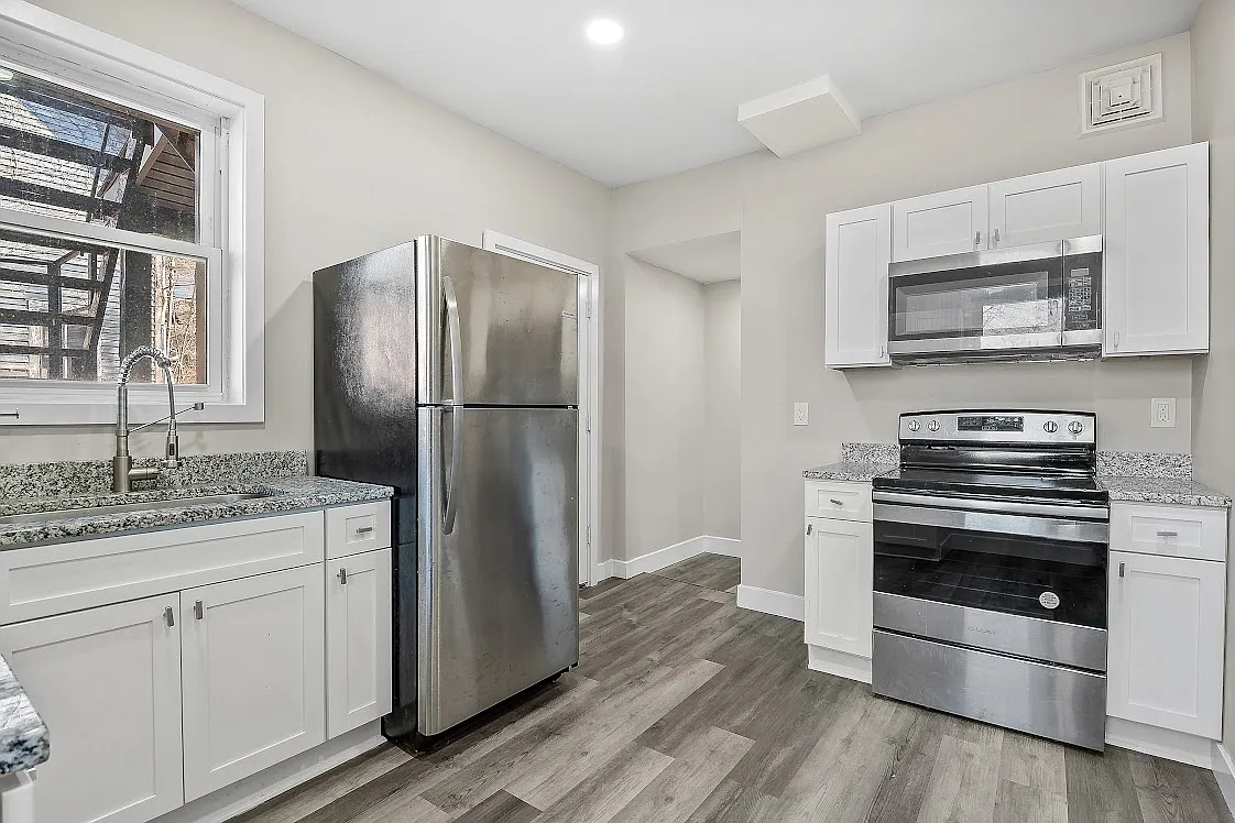 2 bed, 900 sqft, $1,300 — Photo 1