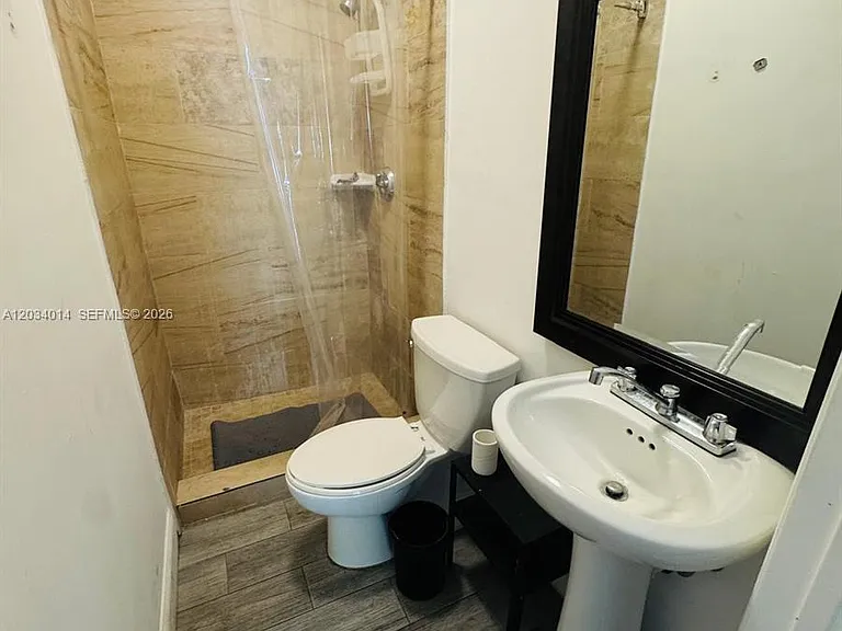 11 NW 47th Ter #1B — Photo 10
