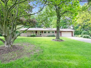 8236 N Hillcrest Dr, Berrien Springs, MI 49103
