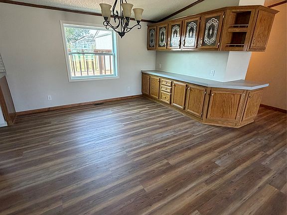 5th image of 703 Bowlus St