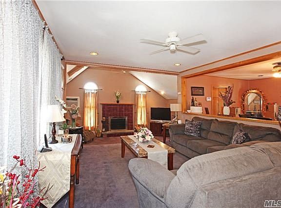 2nd image of 139 Wagon Ln