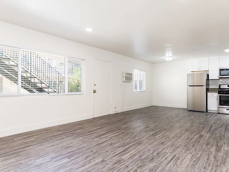 Aurora Vista Apartments — Photo 13