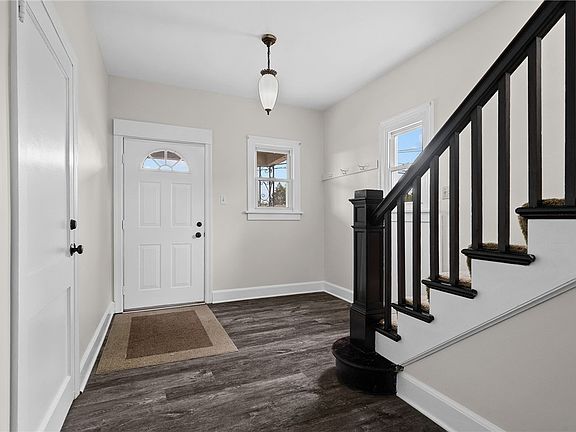 2nd image of 2726 Mesta St