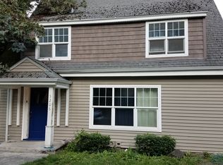 5206 22nd Ave NE APT B, Seattle, WA 98105