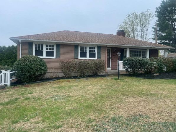 762 Center St, Ludlow, MA 01056