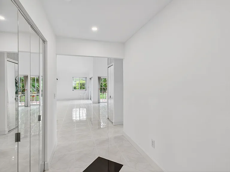 6105 Via Laguna Ln — Photo 9
