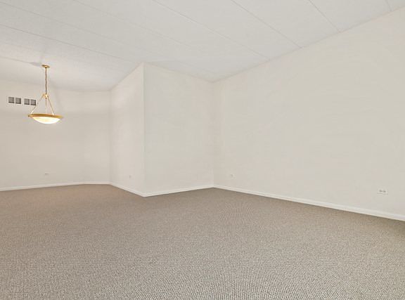 5th image of 457 Saddlebrook Ln
