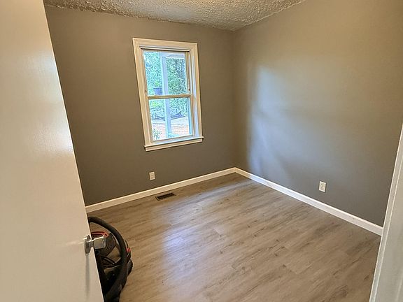 5th image of 19 Stevenson Ln
