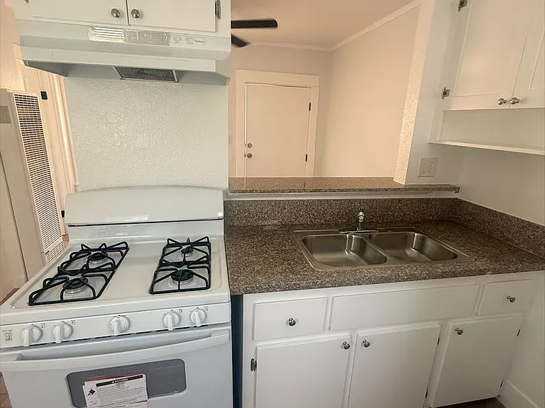 1210 Hoffman Ave — Photo 2