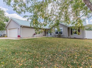 1204 Fawn Dr, Mahomet, IL