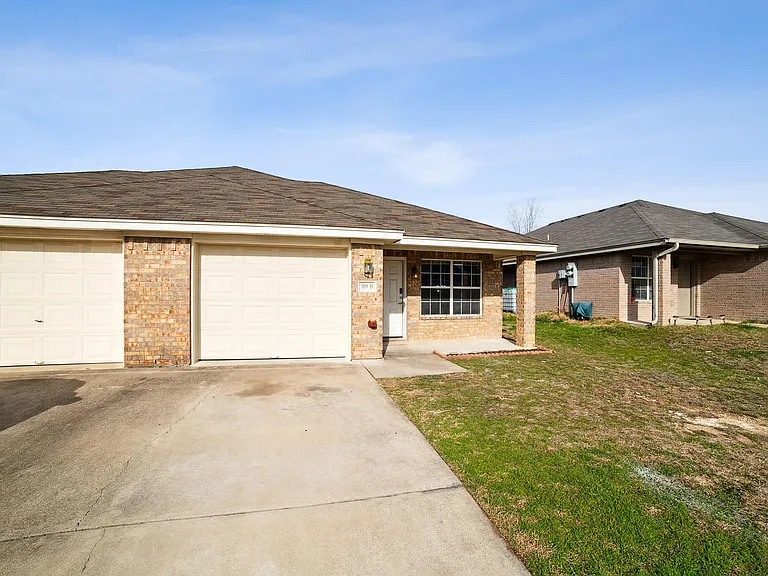 319 Cedar Ridge Dr #B — Photo 2