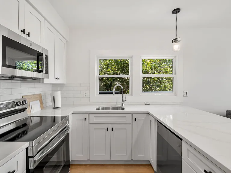 32 Munroe St #1 — Photo 9