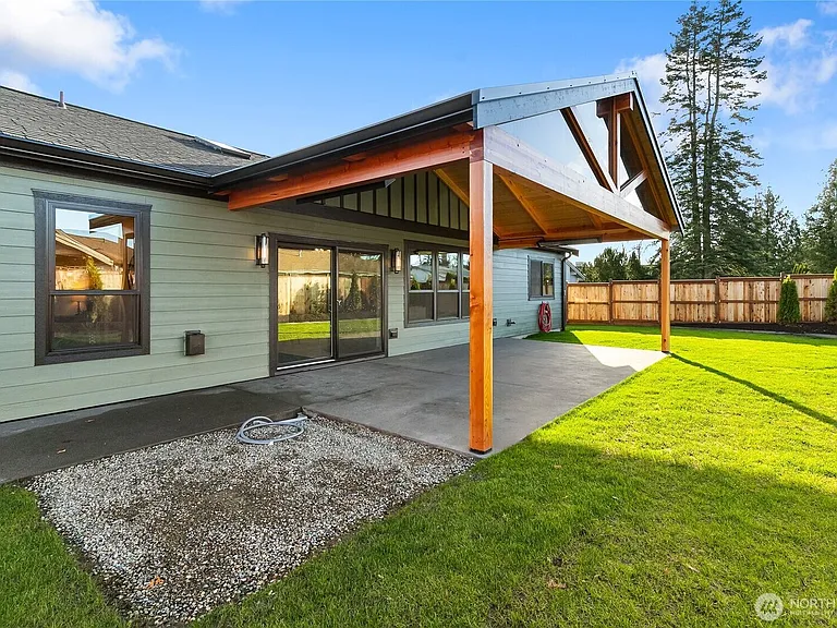 8227 Comox Rd — Photo 30