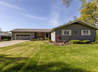 207 Silver Dr, Decatur, IL 62521