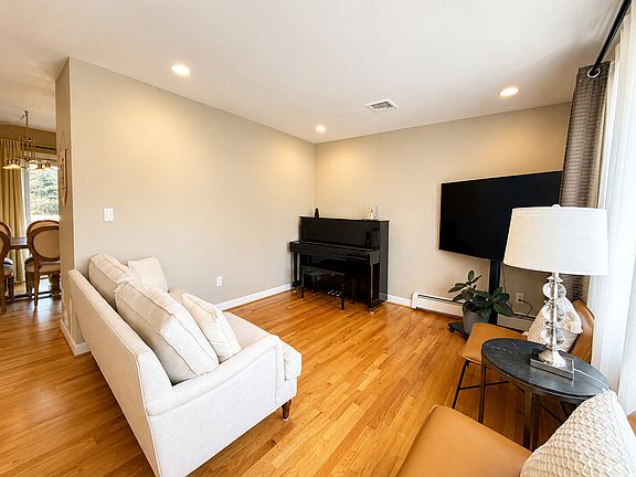3rd image of 36 Peila Dr
