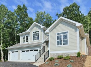 469 Summit Dr, Rocky Mount, VA 24151