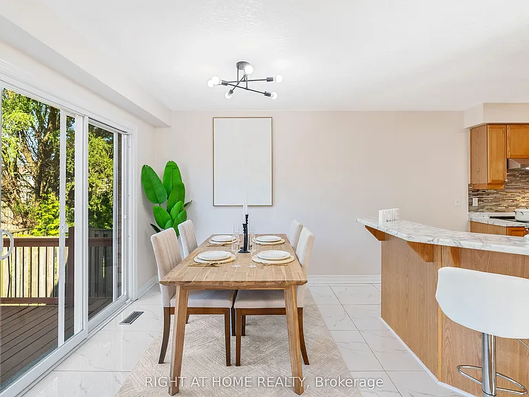 754 Hedgerow Pl — Photo 16