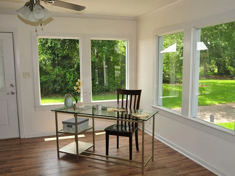Bedroom -office w/Private entrance
