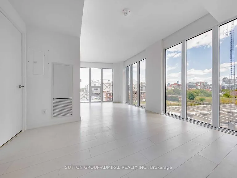 19 Western Battery Rd #522 — Photo 1
