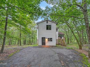 2283 Southport Dr, Bushkill, PA 18324