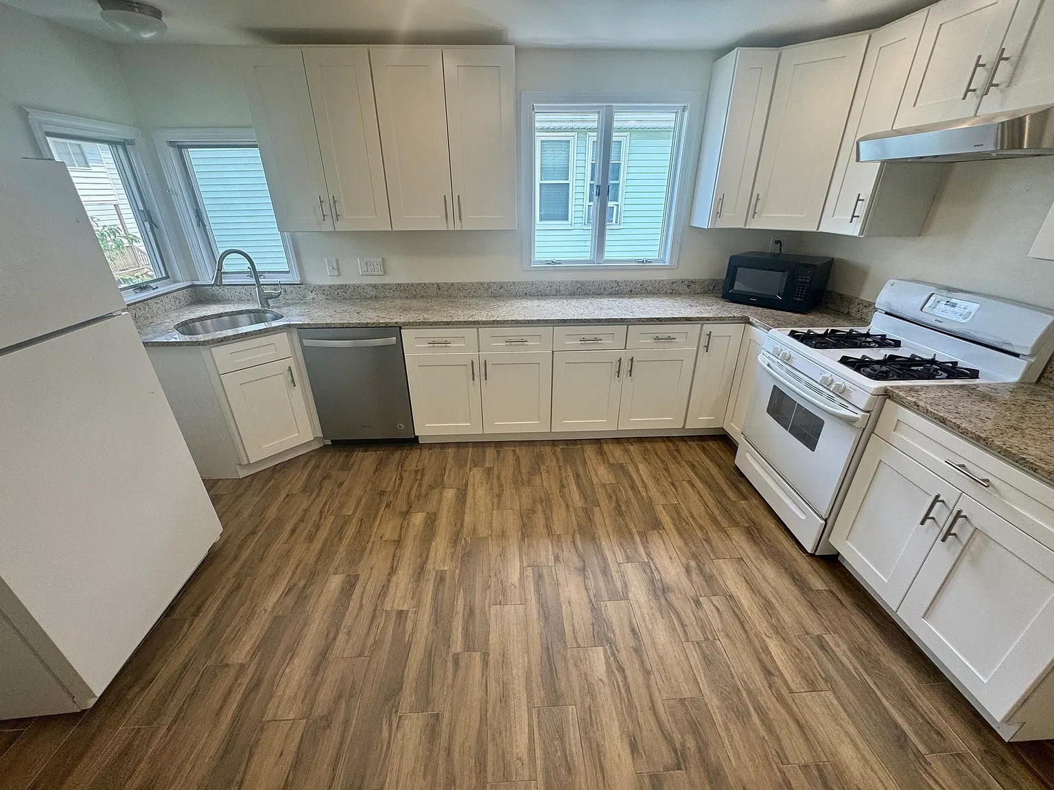 45 Woods Ave — Photo 3