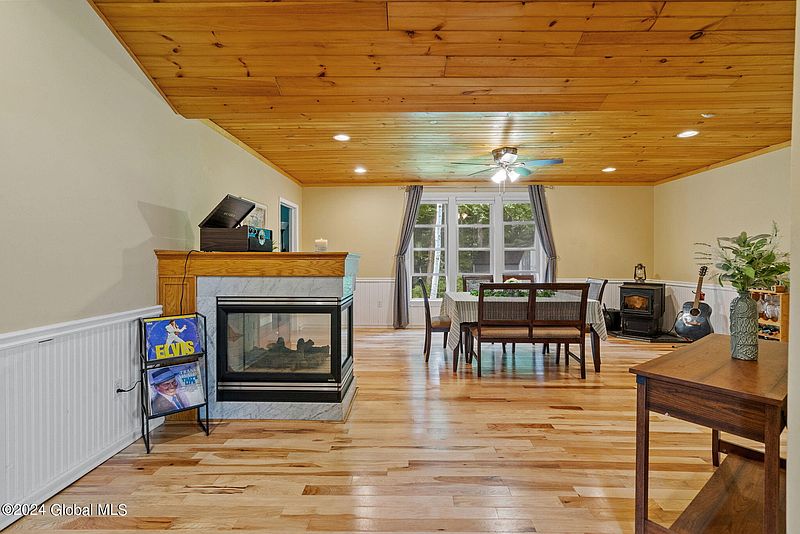 3rd image of 26 Wood Road