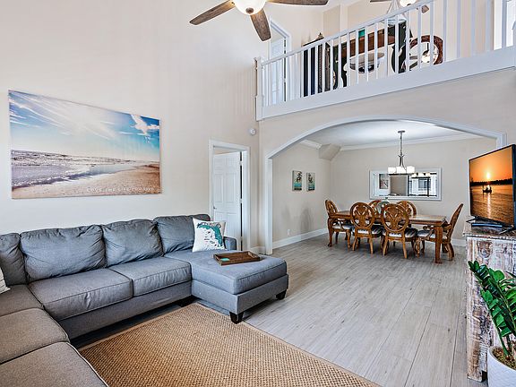 2nd image of 680 Bella Vista Ct S