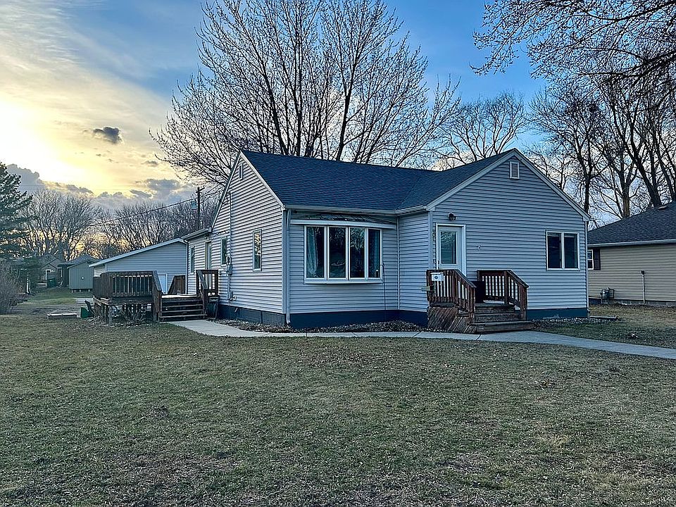 1st image of 908 S 3rd St