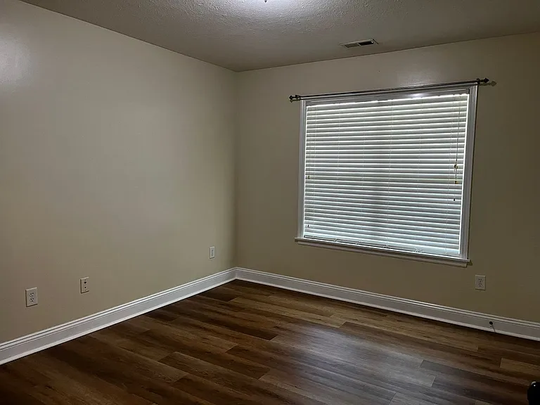 129 Pella Ln — Photo 6