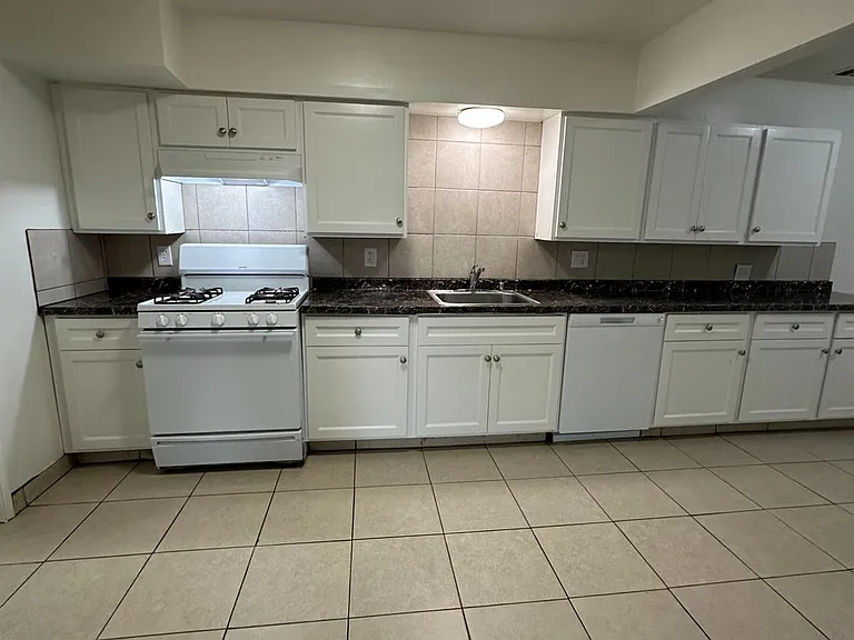 707 N Villa Ave — Photo 8