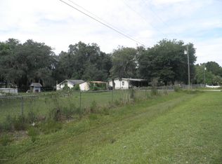 221 Lake Dr, Crescent City, FL 32112