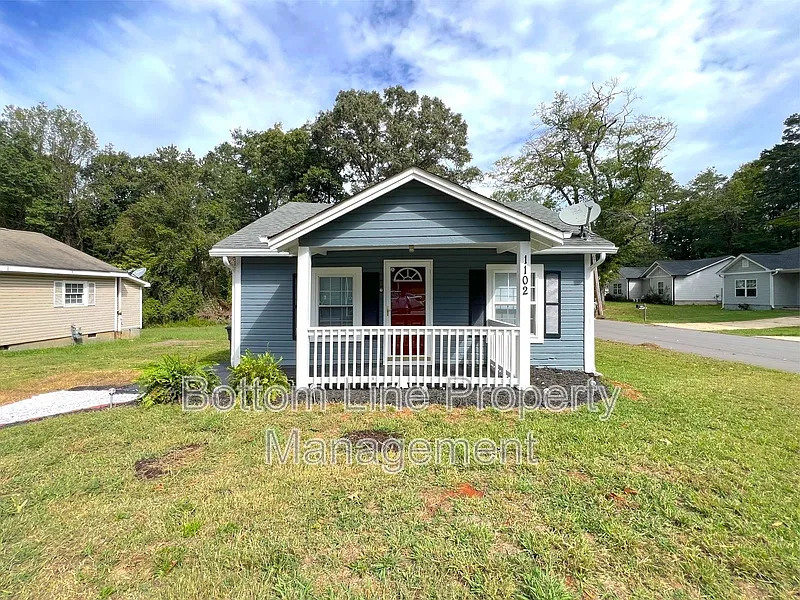 1102 W Davidson Ave