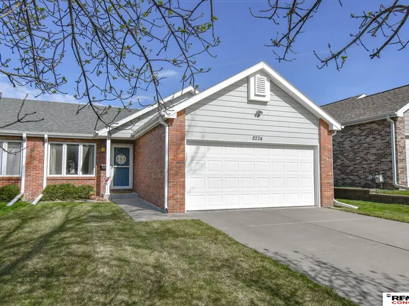 8224 Karl Ridge Rd, Lincoln, NE 68506