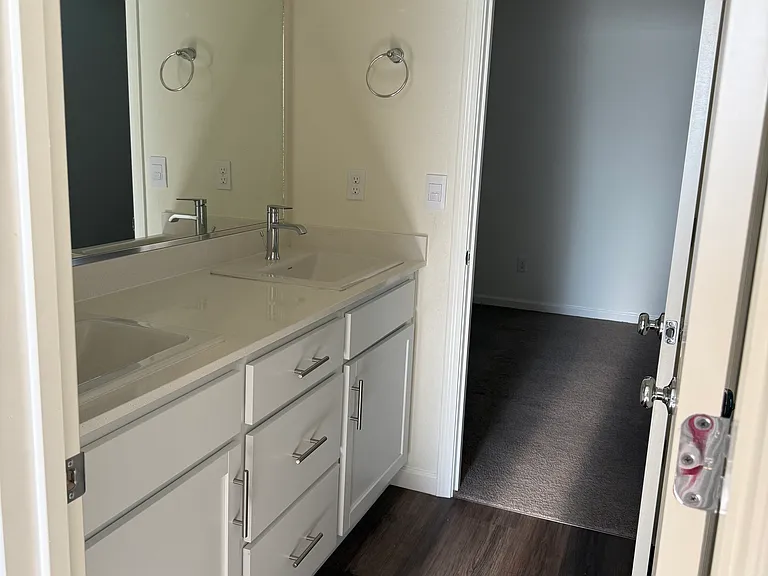 1547 Seneca Dr — Photo 4