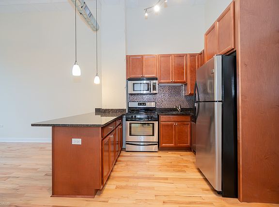 4th image of 1791 W Howard St #2A
