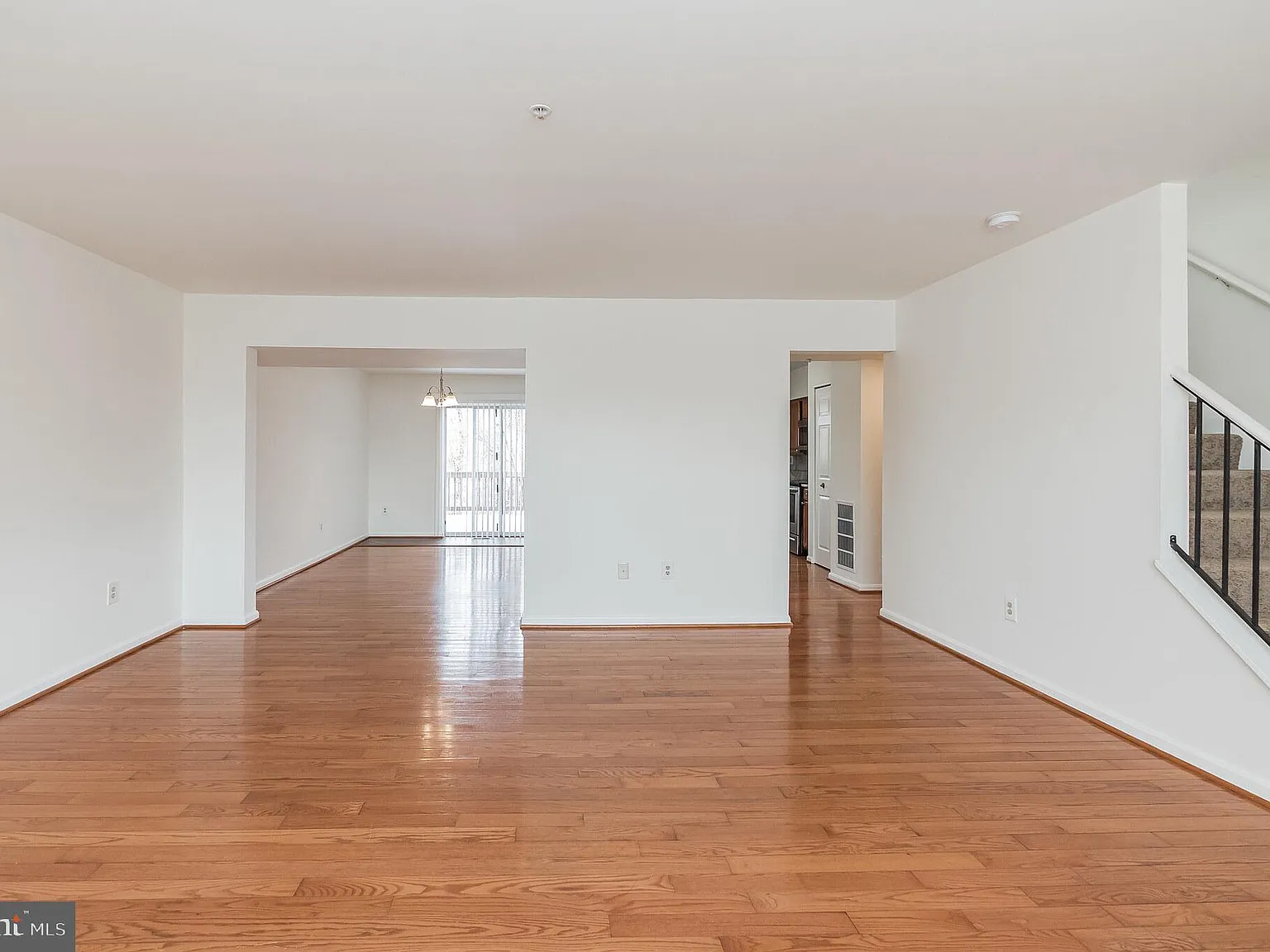 4 bed, 3.5 bath, 2274 sqft, $2,550 — Photo 3