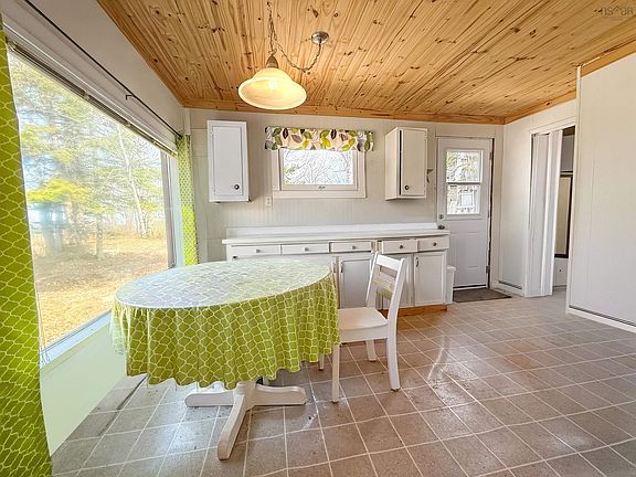 3rd image of 127 Fieldwood Ln