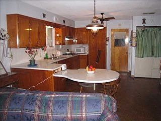 3rd image of 137 Oakland Blvd
