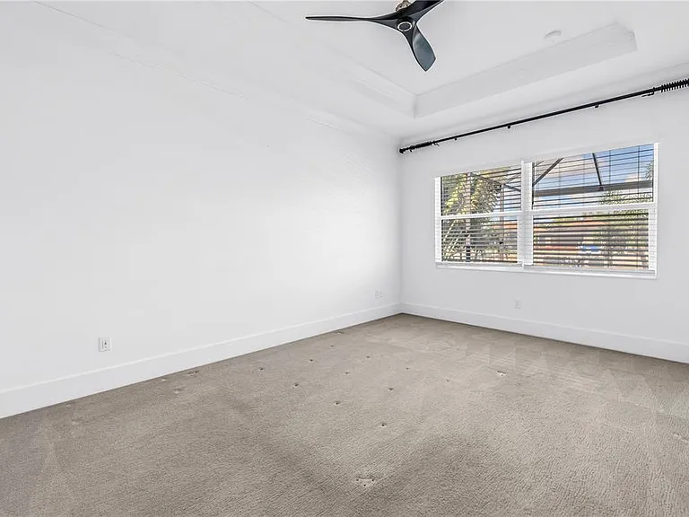 513 17th Ave E — Photo 35