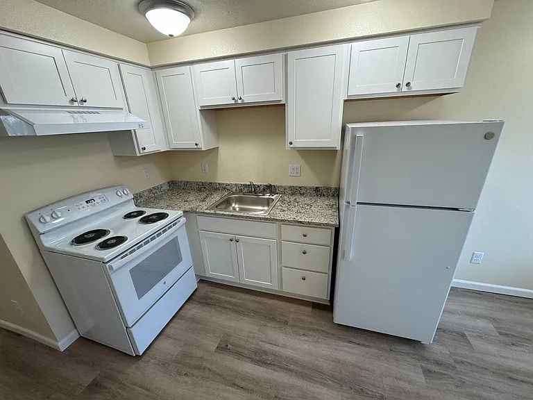 2215 Elm St SW — Photo 16