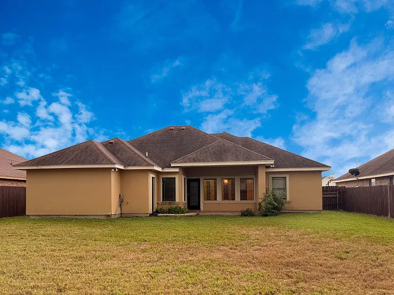 1501 Granada Cir — Photo 28